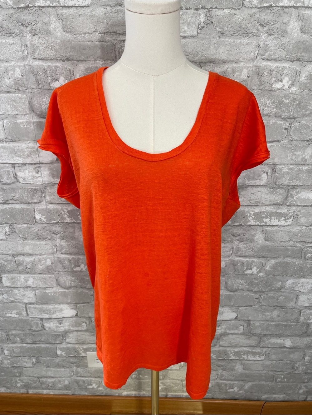Frame Denim Linen Short Sleeve Scoop Neck Tee in Orange
